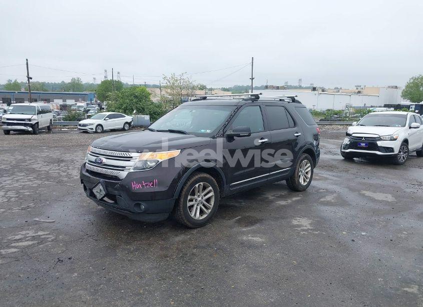 Photo 2 of 2013 Ford Explorer XLT (VIN 1FM5K8D84DGC13198)