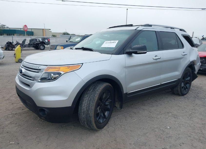 Photo 2 of 2013 Ford Explorer XLT (VIN 1FM5K8D84DGC25111)