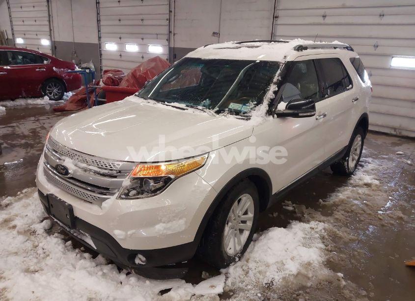Photo 2 of 2014 Ford Explorer XLT (VIN 1FM5K8D84EGC18998)