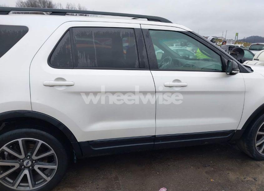 Photo 13 of 2015 Ford Explorer XLT (VIN 1FM5K8D84FGB45570)