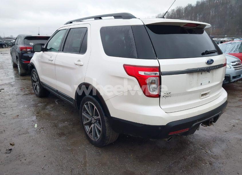 Photo 3 of 2015 Ford Explorer XLT (VIN 1FM5K8D84FGB45570)