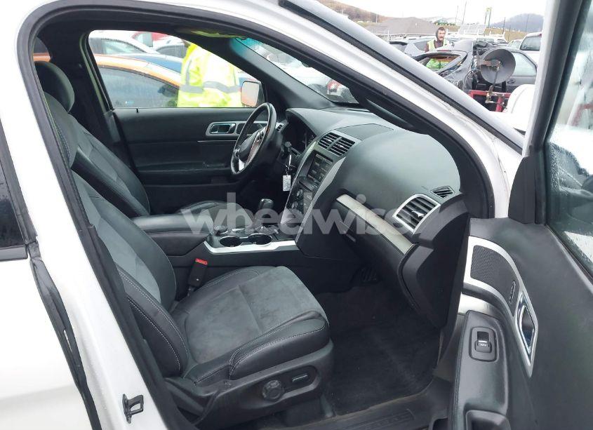 Photo 5 of 2015 Ford Explorer XLT (VIN 1FM5K8D84FGB45570)