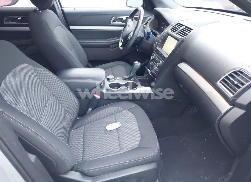 Photo 5 of 2016 Ford Explorer XLT (VIN 1FM5K8D84GGB57137)