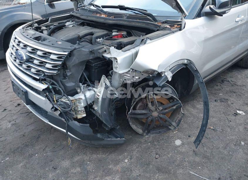 Photo 6 of 2016 Ford Explorer XLT (VIN 1FM5K8D84GGB57137)