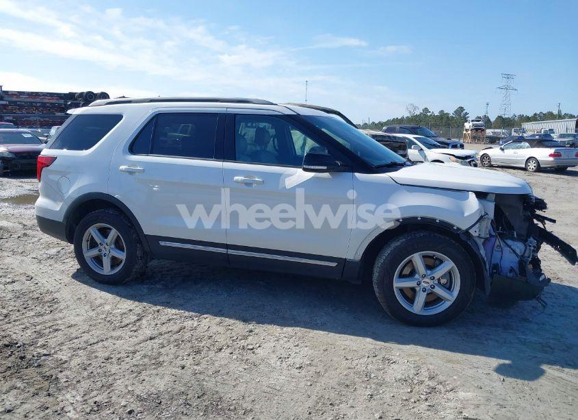 Photo 13 of 2016 Ford Explorer XLT (VIN 1FM5K8D84GGB78845)