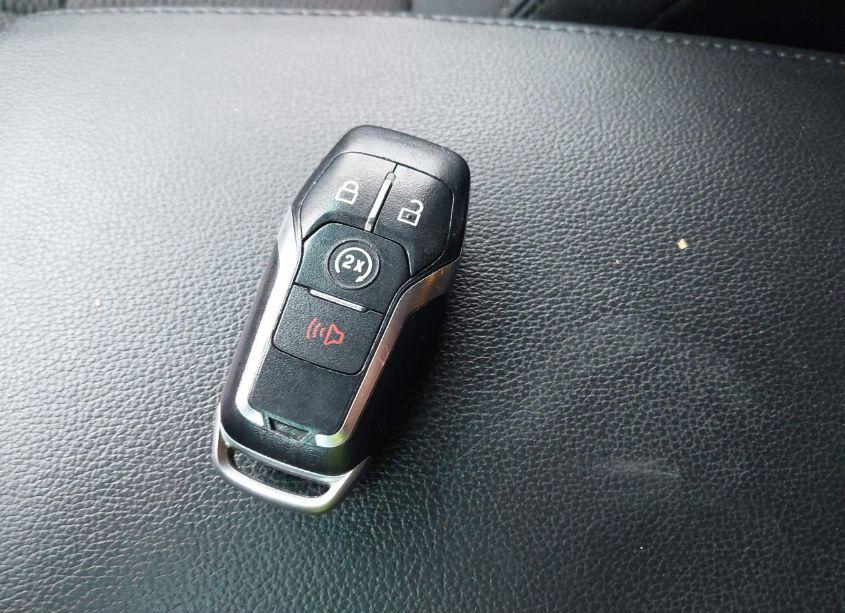 Photo 11 of 2016 Ford Explorer XLT (VIN 1FM5K8D84GGD17551)