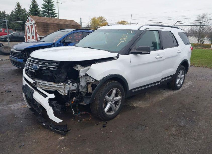 Photo 2 of 2016 Ford Explorer XLT (VIN 1FM5K8D84GGD17551)