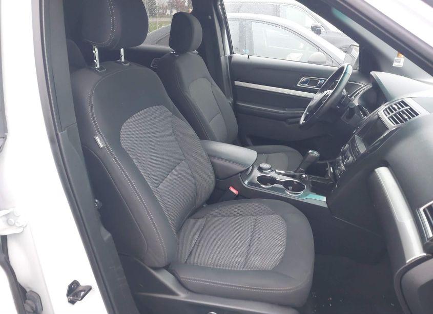 Photo 5 of 2016 Ford Explorer XLT (VIN 1FM5K8D84GGD17551)