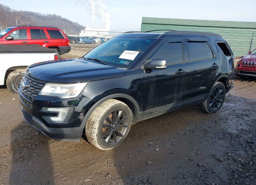 Photo 2 of 2017 Ford Explorer XLT (VIN 1FM5K8D84HGA07045)