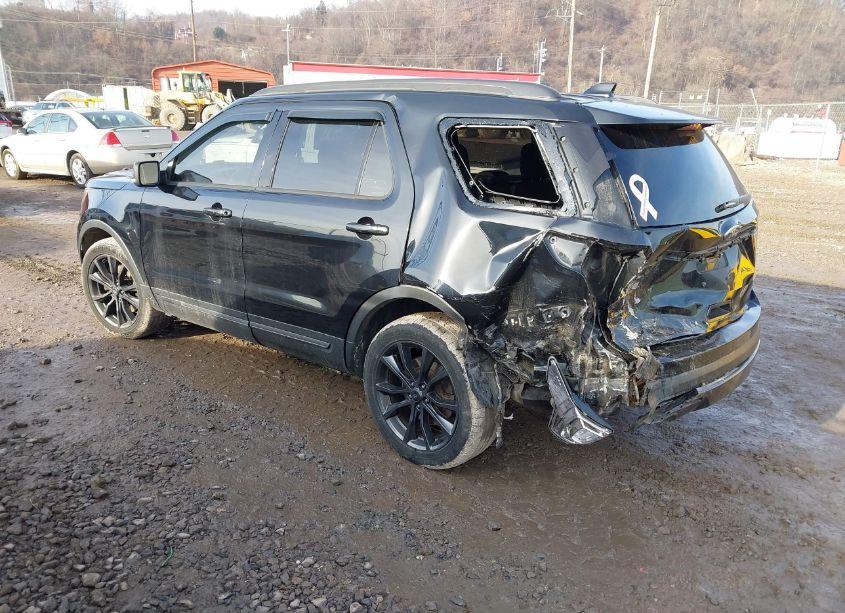 Photo 3 of 2017 Ford Explorer XLT (VIN 1FM5K8D84HGA07045)