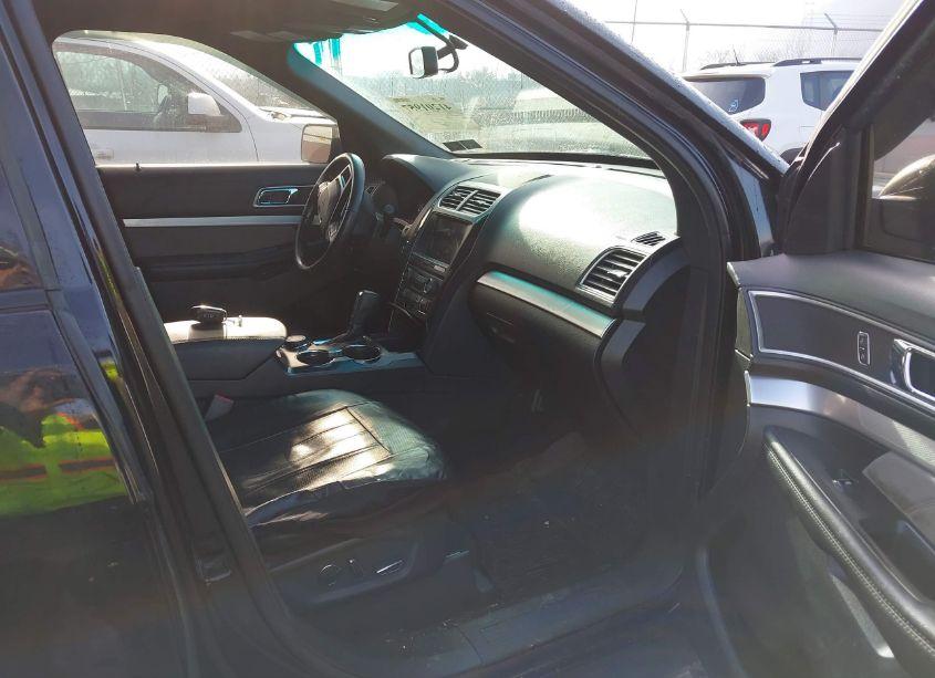 Photo 5 of 2017 Ford Explorer XLT (VIN 1FM5K8D84HGA07045)