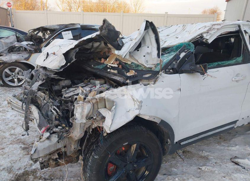 Photo 6 of 2017 Ford Explorer XLT (VIN 1FM5K8D84HGA25190)