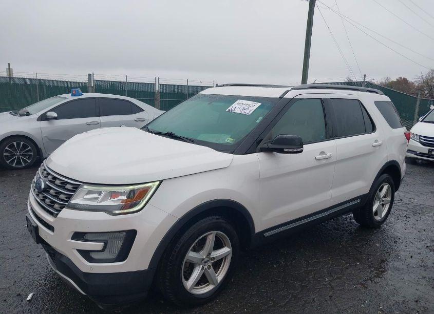 Photo 2 of 2017 Ford Explorer XLT (VIN 1FM5K8D84HGA39865)