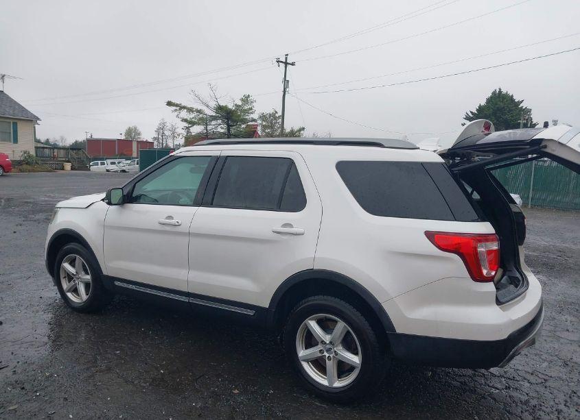 Photo 3 of 2017 Ford Explorer XLT (VIN 1FM5K8D84HGA39865)