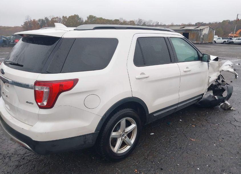 Photo 4 of 2017 Ford Explorer XLT (VIN 1FM5K8D84HGA39865)