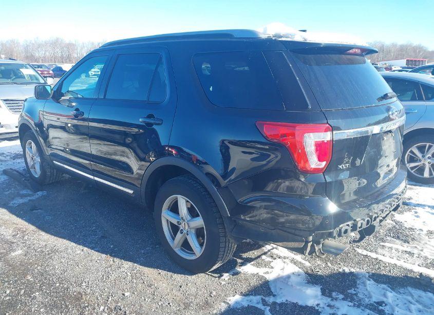 Photo 3 of 2017 Ford Explorer XLT (VIN 1FM5K8D84HGA67228)