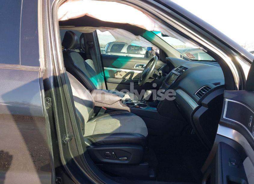 Photo 5 of 2017 Ford Explorer XLT (VIN 1FM5K8D84HGB57866)