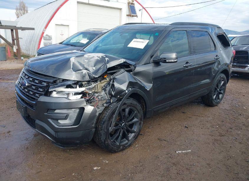 Photo 2 of 2017 Ford Explorer XLT (VIN 1FM5K8D84HGC22442)