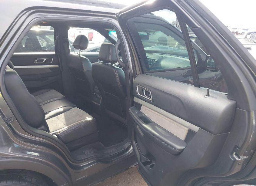 Photo 8 of 2017 Ford Explorer XLT (VIN 1FM5K8D84HGC22442)