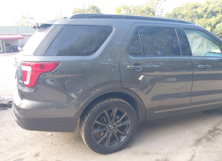 Photo 18 of 2017 Ford Explorer XLT (VIN 1FM5K8D84HGE20809)