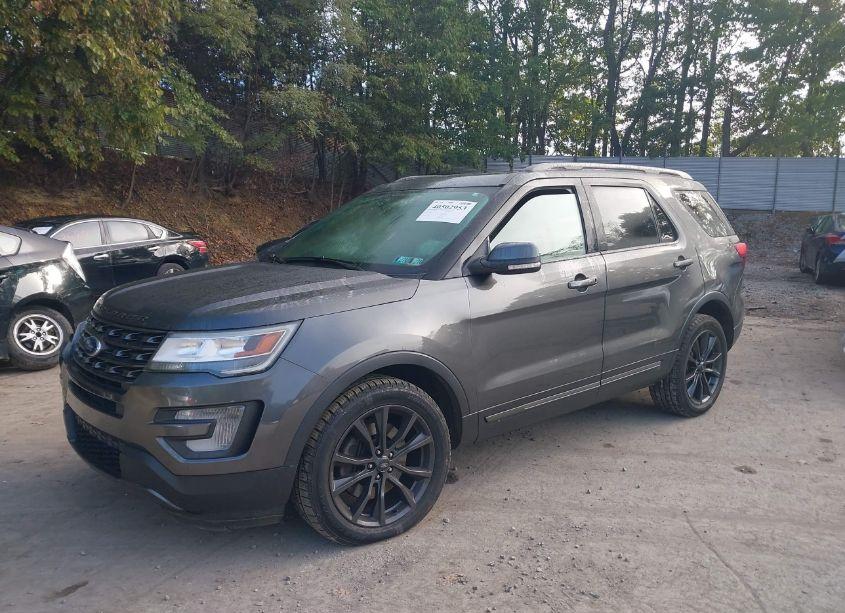 Photo 2 of 2017 Ford Explorer XLT (VIN 1FM5K8D84HGE20809)
