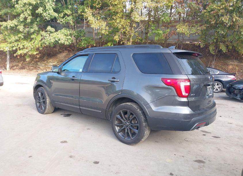 Photo 3 of 2017 Ford Explorer XLT (VIN 1FM5K8D84HGE20809)