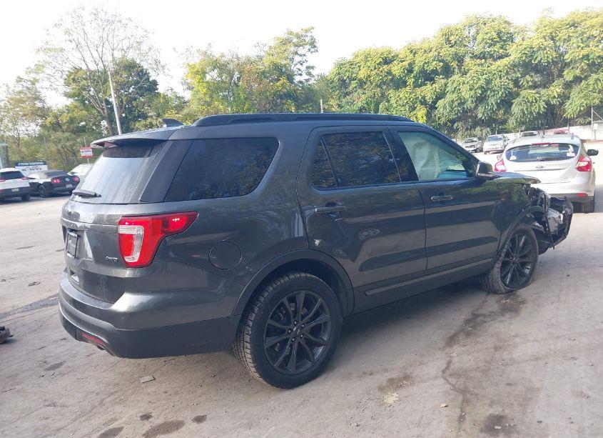 Photo 4 of 2017 Ford Explorer XLT (VIN 1FM5K8D84HGE20809)