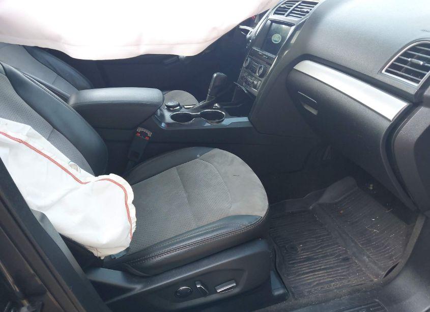 Photo 5 of 2017 Ford Explorer XLT (VIN 1FM5K8D84HGE20809)