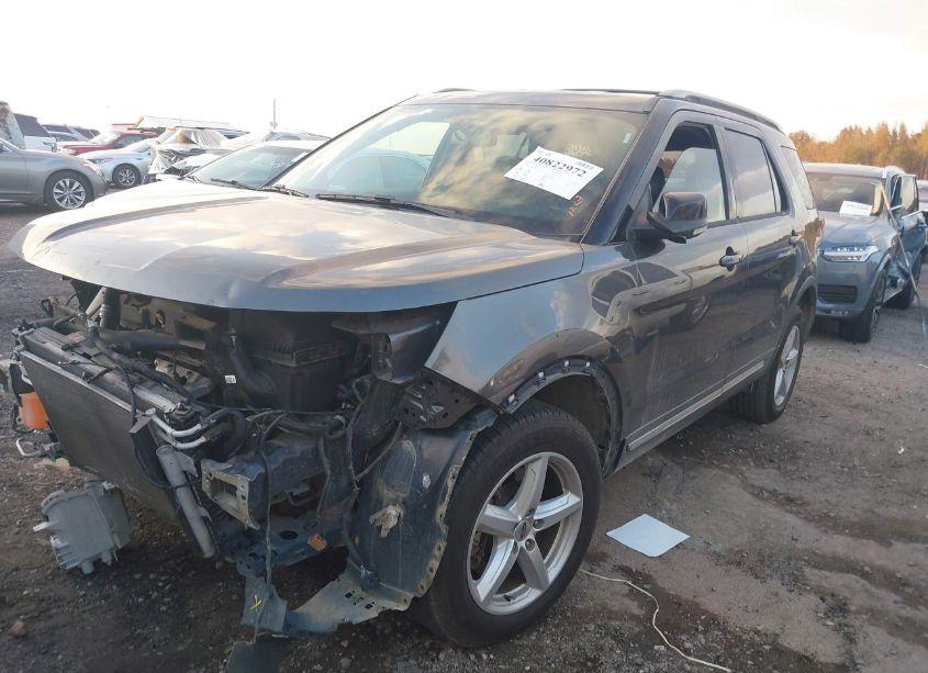 Photo 2 of 2017 Ford Explorer XLT (VIN 1FM5K8D84HGE21121)