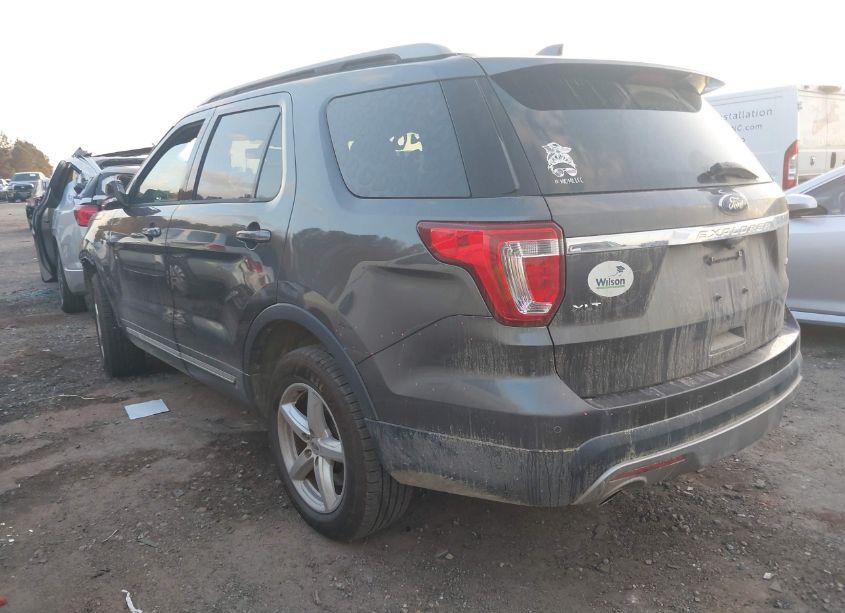 Photo 3 of 2017 Ford Explorer XLT (VIN 1FM5K8D84HGE21121)