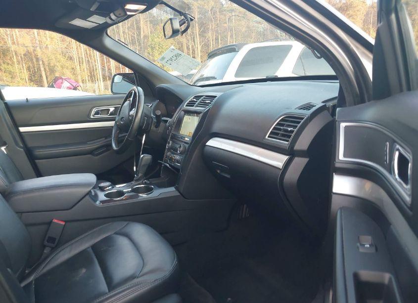 Photo 5 of 2017 Ford Explorer XLT (VIN 1FM5K8D84HGE21121)