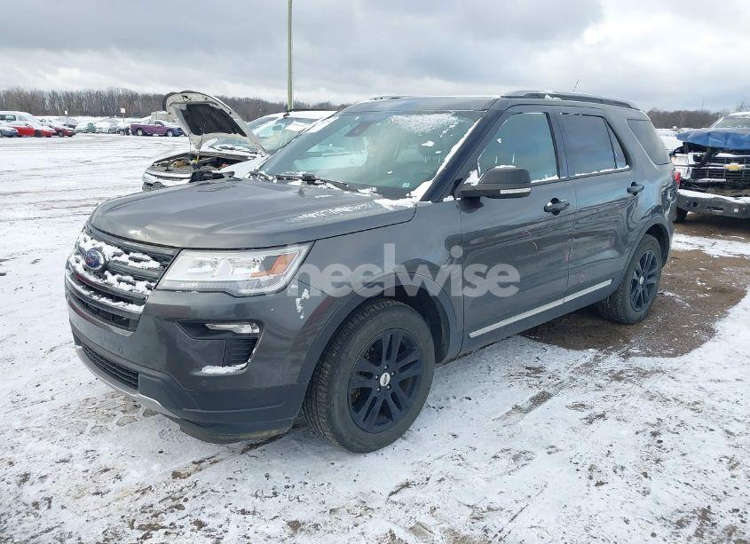 Photo 2 of 2018 Ford Explorer XLT (VIN 1FM5K8D84JGA13224)