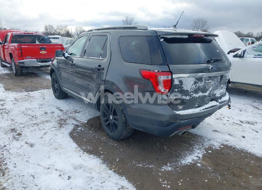 Photo 3 of 2018 Ford Explorer XLT (VIN 1FM5K8D84JGA13224)