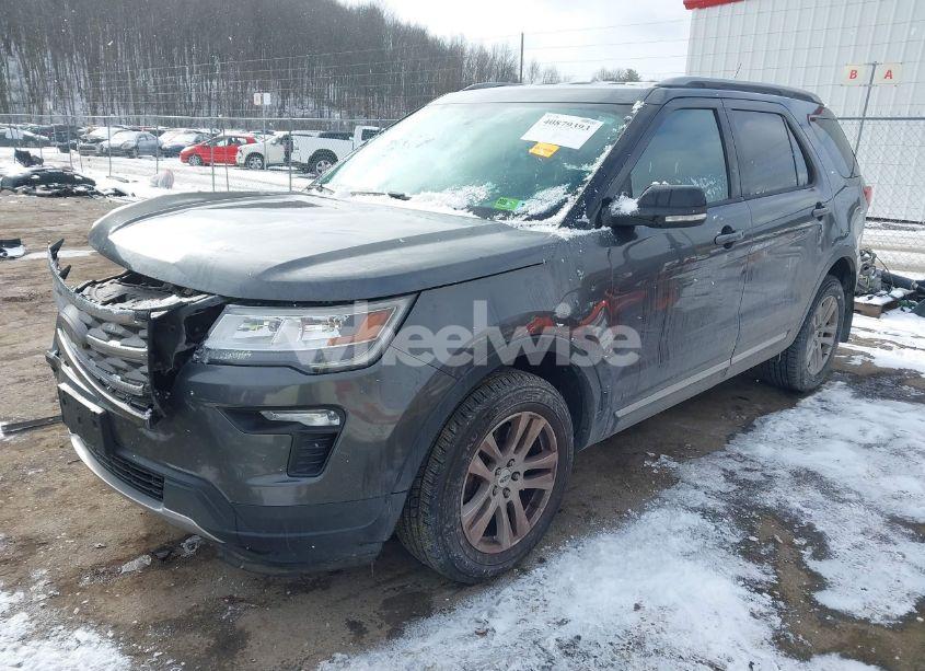 Photo 2 of 2018 Ford Explorer XLT (VIN 1FM5K8D84JGA18102)