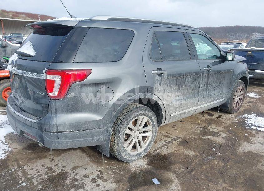 Photo 4 of 2018 Ford Explorer XLT (VIN 1FM5K8D84JGA18102)