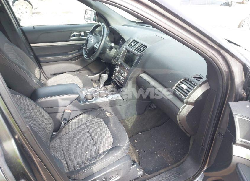 Photo 5 of 2018 Ford Explorer XLT (VIN 1FM5K8D84JGA18102)