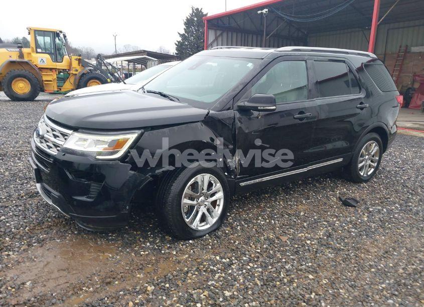 Photo 2 of 2018 Ford Explorer XLT (VIN 1FM5K8D84JGA57577)