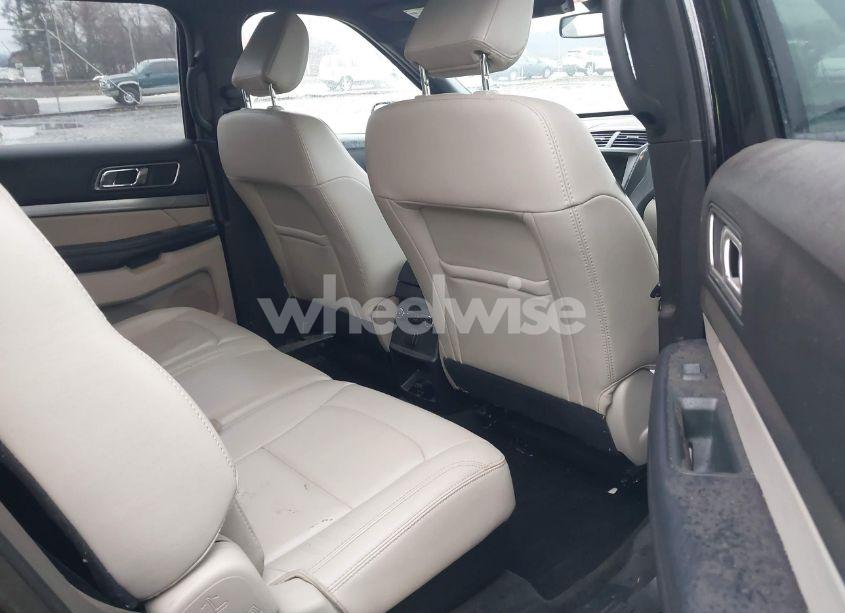 Photo 8 of 2018 Ford Explorer XLT (VIN 1FM5K8D84JGA57577)