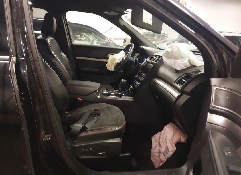 Photo 5 of 2018 Ford Explorer XLT (VIN 1FM5K8D84JGB09189)