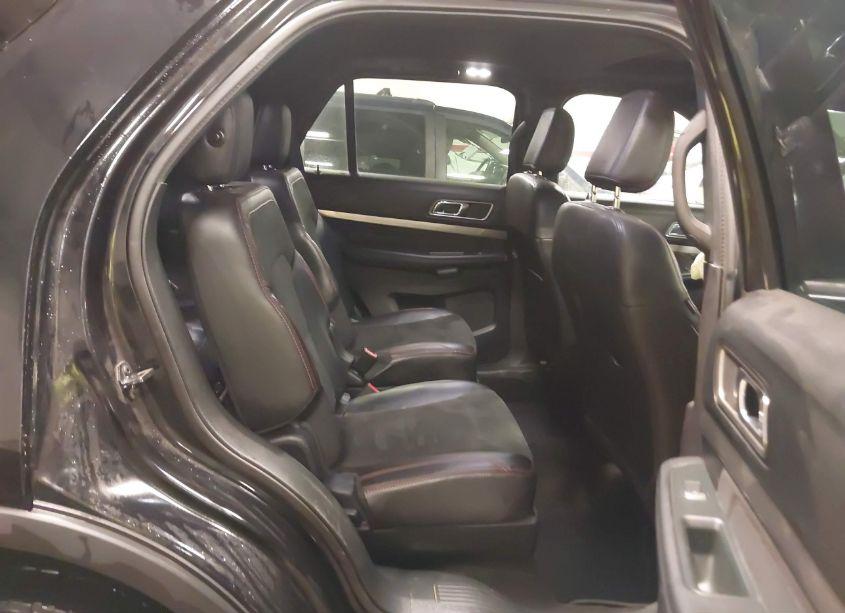 Photo 8 of 2018 Ford Explorer XLT (VIN 1FM5K8D84JGB09189)