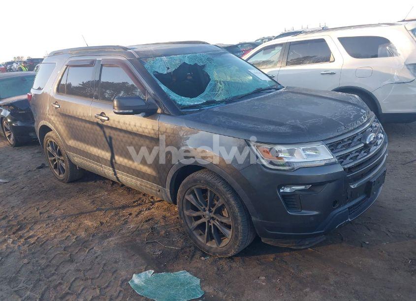 2018 Ford Explorer XLT (VIN 1FM5K8D84JGB17406) main photo