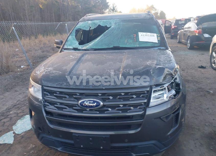 Photo 12 of 2018 Ford Explorer XLT (VIN 1FM5K8D84JGB17406)