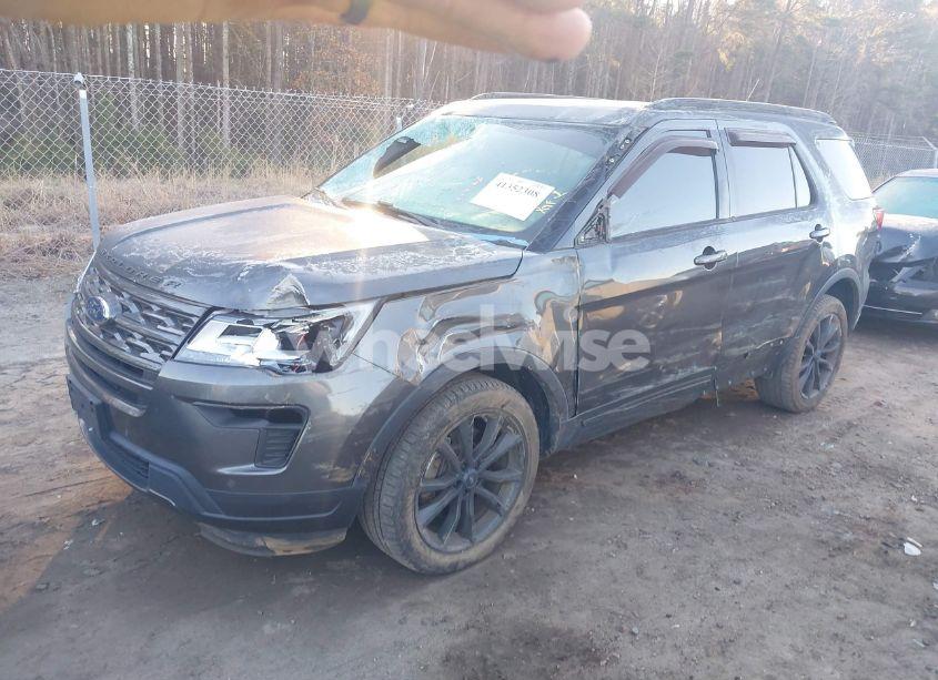 Photo 2 of 2018 Ford Explorer XLT (VIN 1FM5K8D84JGB17406)