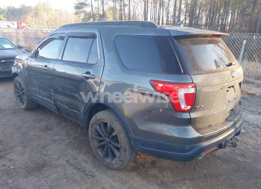 Photo 3 of 2018 Ford Explorer XLT (VIN 1FM5K8D84JGB17406)