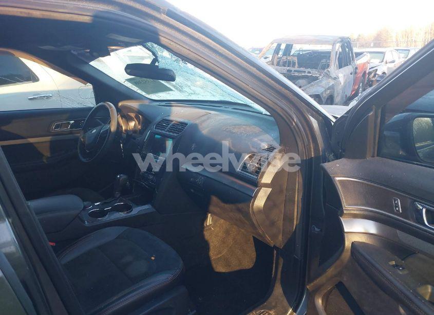 Photo 5 of 2018 Ford Explorer XLT (VIN 1FM5K8D84JGB17406)