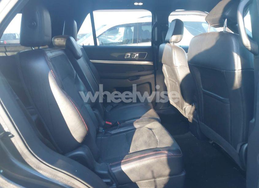 Photo 8 of 2018 Ford Explorer XLT (VIN 1FM5K8D84JGB17406)