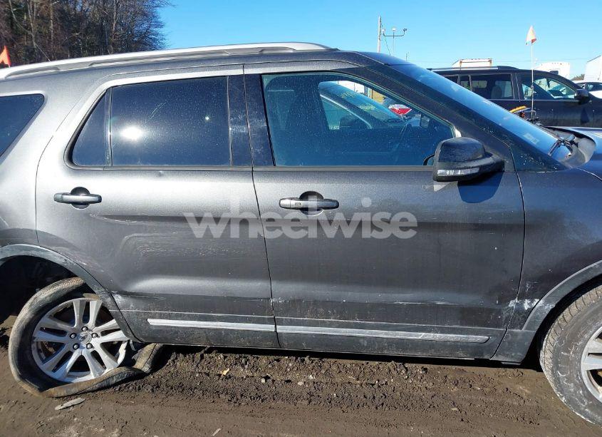 Photo 13 of 2018 Ford Explorer XLT (VIN 1FM5K8D84JGB46162)