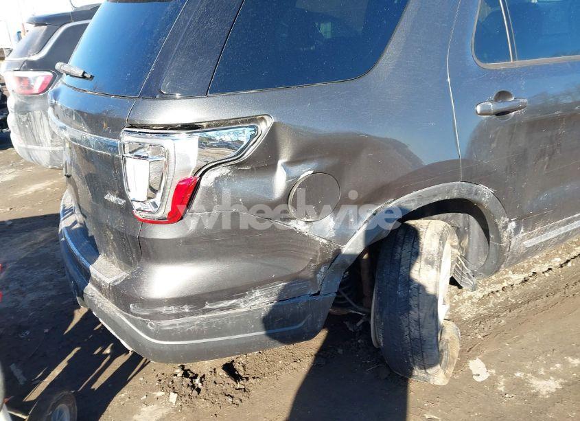 Photo 6 of 2018 Ford Explorer XLT (VIN 1FM5K8D84JGB46162)