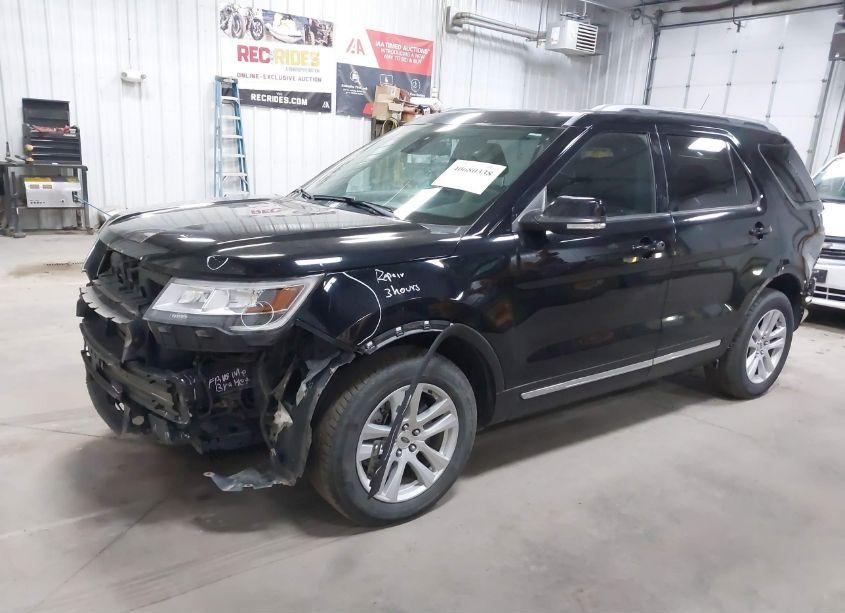 Photo 2 of 2018 Ford Explorer XLT (VIN 1FM5K8D84JGB48252)