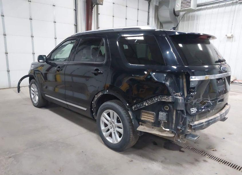 Photo 3 of 2018 Ford Explorer XLT (VIN 1FM5K8D84JGB48252)